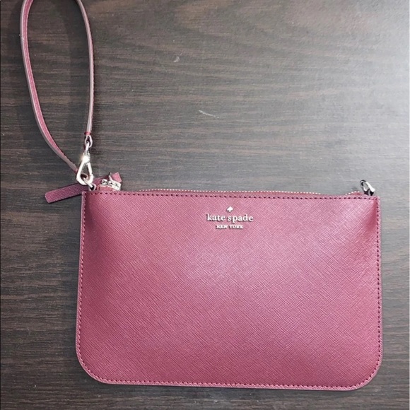 [🚫SOLD🚫] Kate Spade Wristlet - Picture 3 of 7
